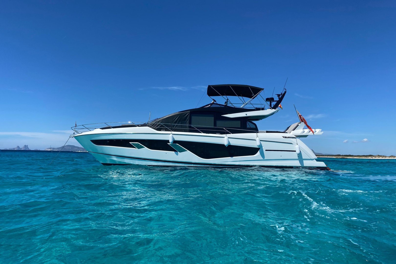 Sunseeker 65 Sport Yacht te koop