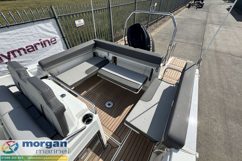 Jeanneau Cap Camarat 7.5 WA S3 - cockpit seating Jeanneau Cap Camarat 7.5 WA