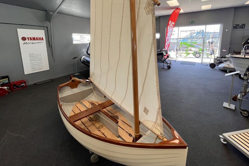  Classic Sailing Dinghy Jade-10