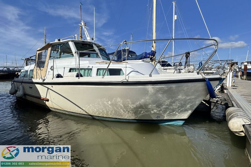  Aquastar 27 aft cabin