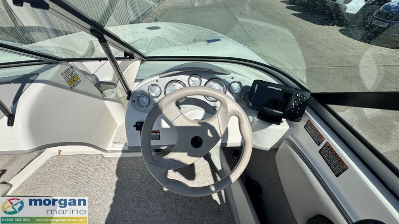  Maxum  1800 MX bow rider