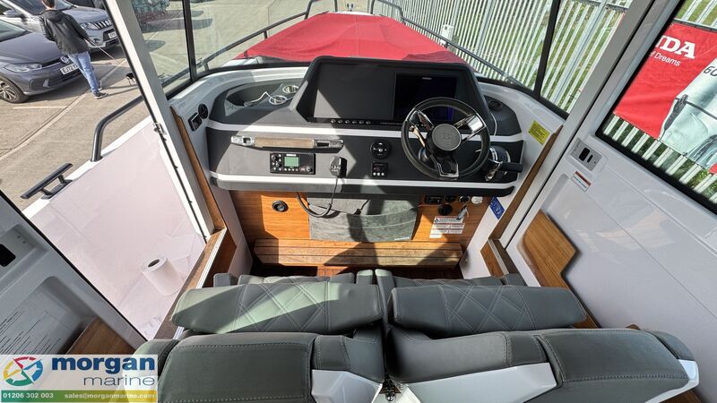  Axopar  28 Cabin