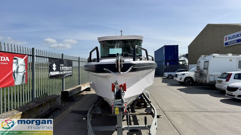  Axopar  28 Cabin