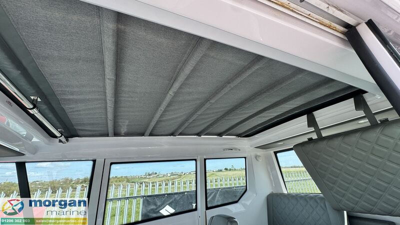  Axopar  28 Cabin