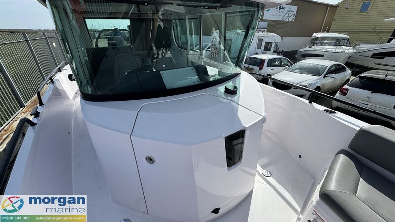  Axopar  28 Cabin