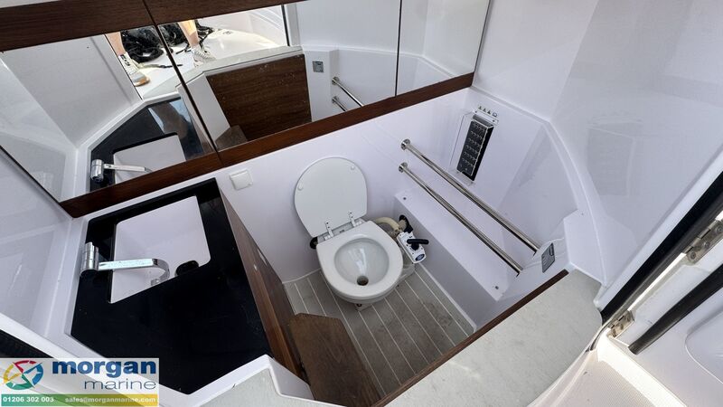  Axopar  28 Cabin