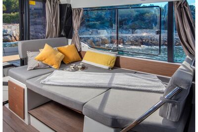 Jeanneau Merry Fisher 1095 - table in wheelhouse converts to berth 