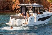 Jeanneau Merry Fisher 895 Series 2 - transom with aft swim platforms and starboard side gate Jeanneau Merry Fisher 895 Series 2