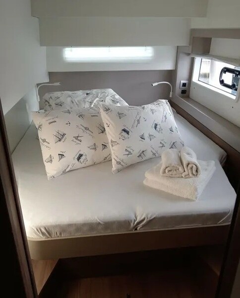 Bali 4.2_14 Catana Bali 4.2