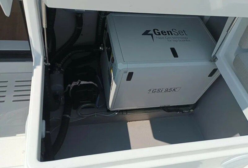 Bali 4.2_11 Catana Bali 4.2