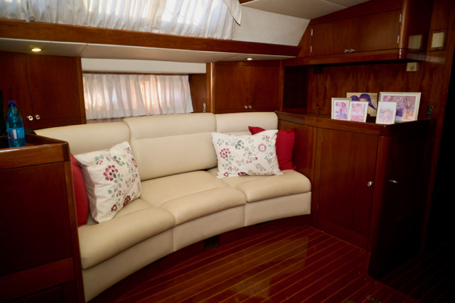  OYSTER 80 Deck Saloon