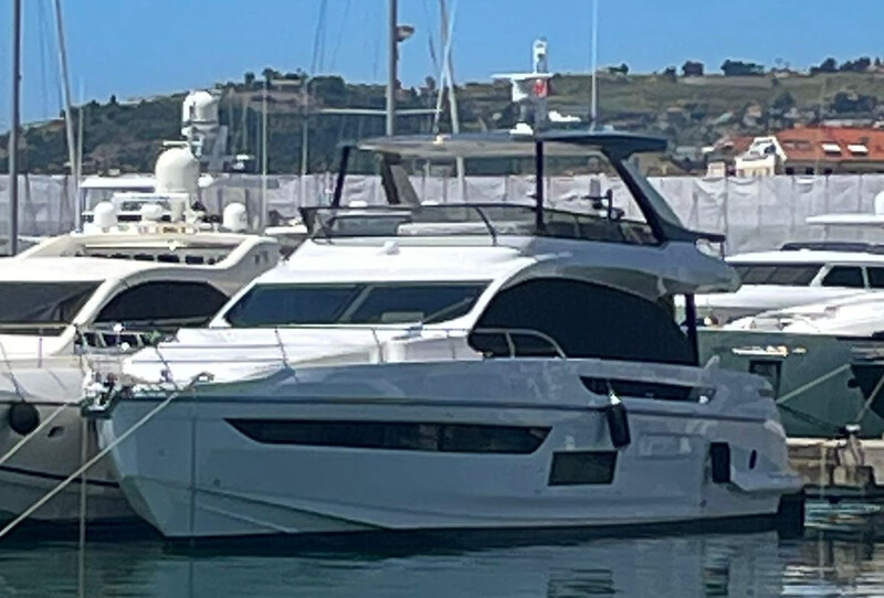  Azimut 72