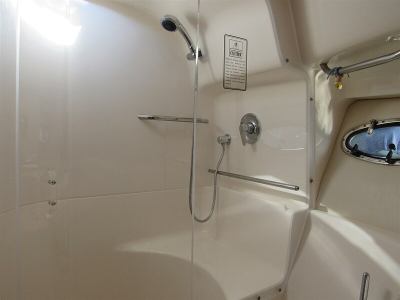 Tiara 3800 Open, shower stall Tiara Yachts 3800 Open