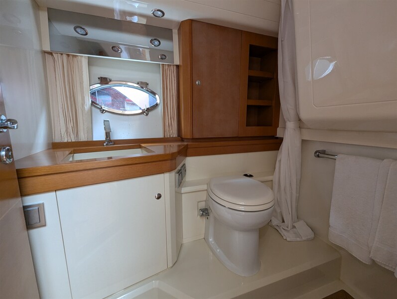 Sarnico Spider bathroom view Cantieri di Sarnico Spider 43