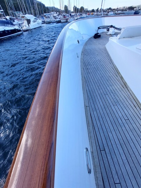 Picchiotti 68, Cabanon, dettagli teak e falchetta Picchiotti PICCHIOTTI 68