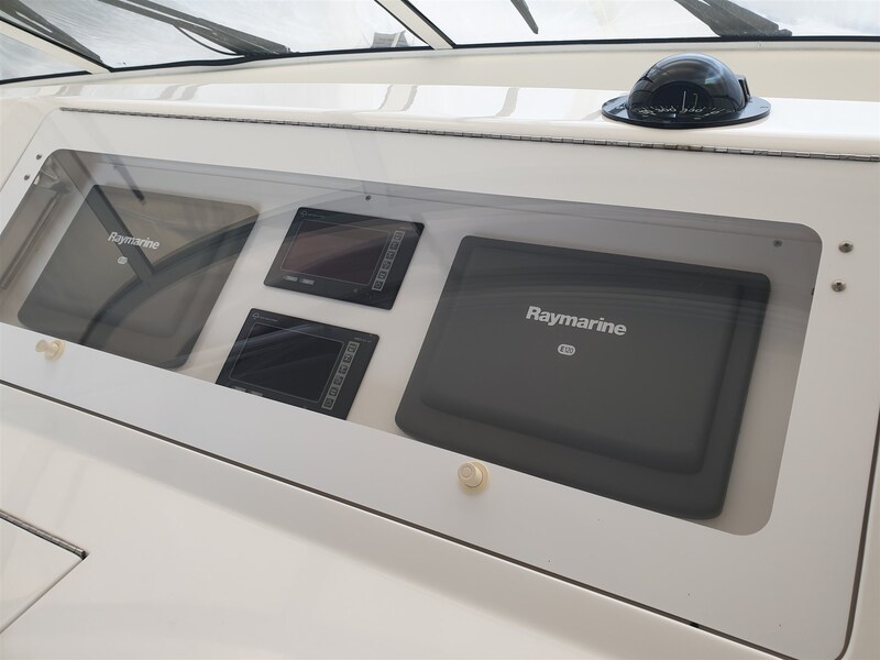 Viking 45 Open, electronics Viking Yachts 45' Open