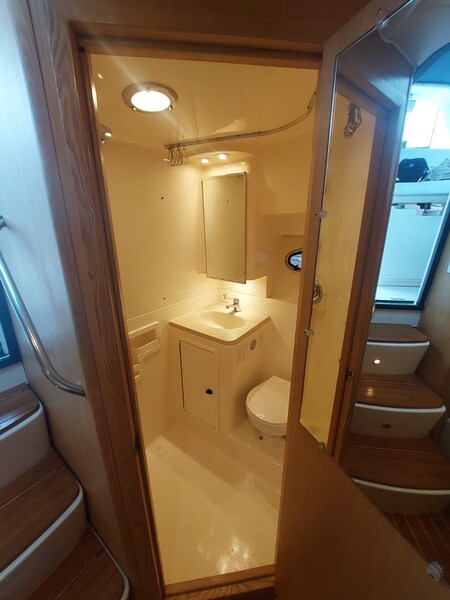 Tiara 3500 Open Sampei bathroom Tiara Yachts 3500 Open