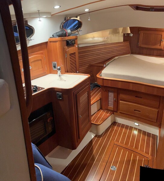 San Juan 40, lower deck San Juan Yachts SJ40 FB