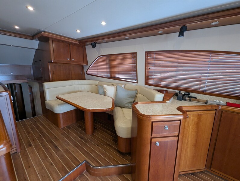 Bertram 630 dinette Bertram Yacht 630 Convertible