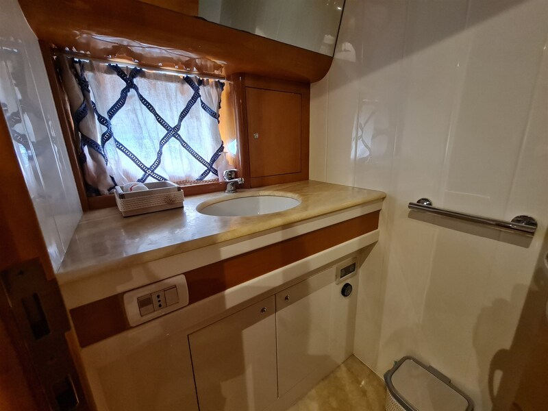 Uniesse 55 MY, owner's bathroom view Uniesse Marine 55 MY