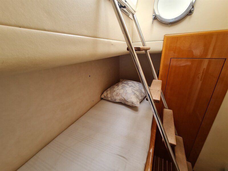 Uniesse 55 MY, crew cabin Uniesse Marine 55 MY