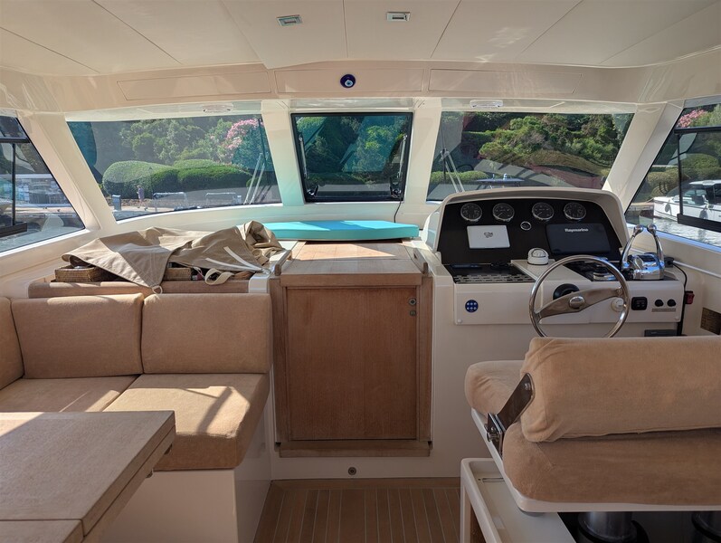 Toy Tender 47 helm station view Toy Marine TENDER 47