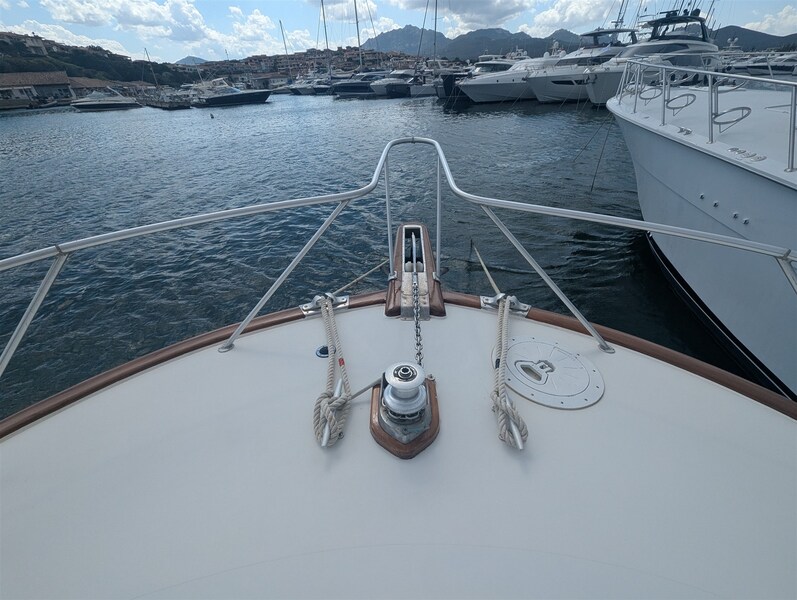 Davis 47 bow pulpit Davis Yacht DAVIS 47 SPORTFISHERMAN