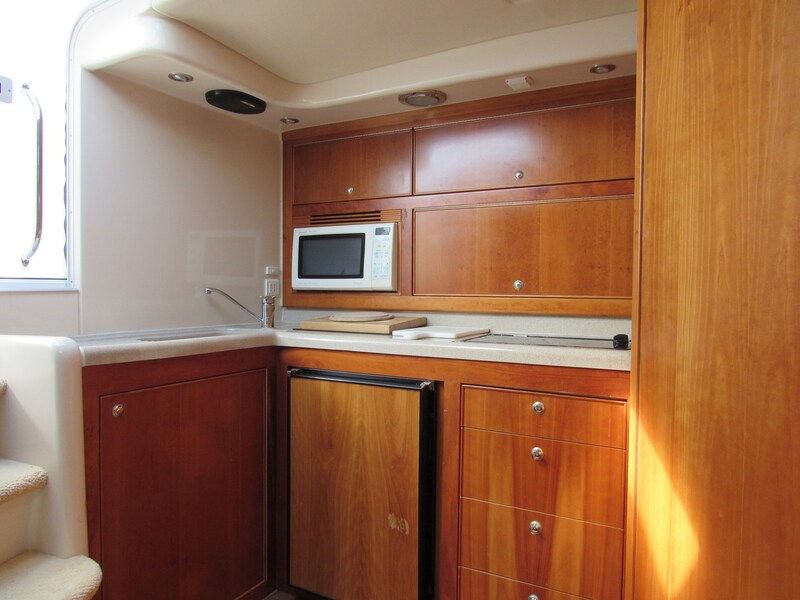 Riviera 4000 Offshore, galley Riviera Marine 4000 Offshore