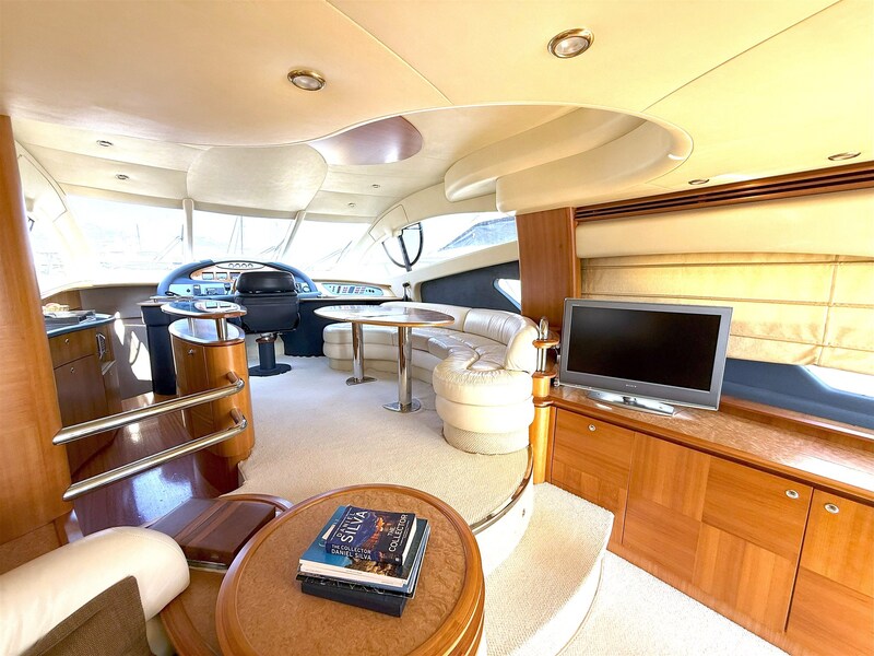 AZIMUT 55 Salon detail Azimut 55 Flybridge
