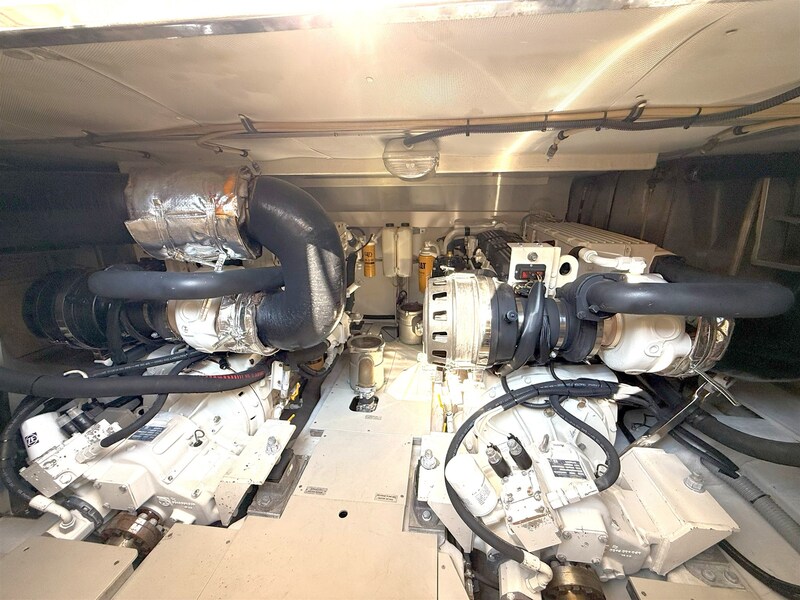 AZIMUT 55 Engine room Azimut 55 Flybridge