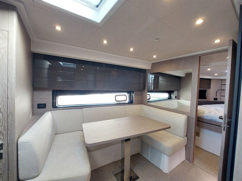 Azimut Atlantis 45 dinette Azimut Atlantis 45