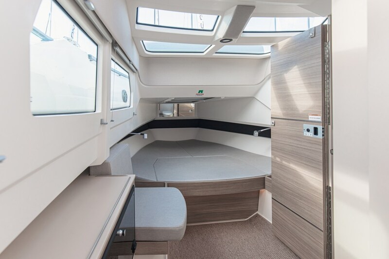 320GTO Cabin detail Saxdor 320 GTO