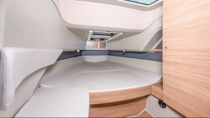 Saxdor 320 GTC cabin Saxdor 320 GTC