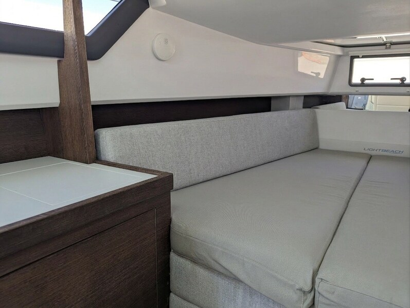 {I} Berth Axopar AXOPAR 37 ST BRABUS LINE