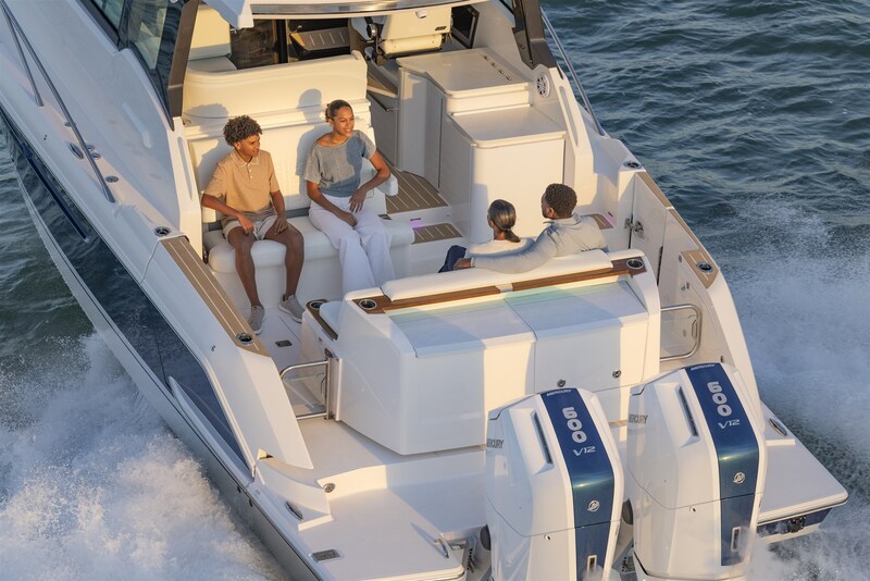 Running detail Tiara Yachts 39LE