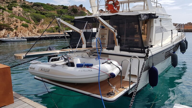 Aft profile Azimut AZ 35