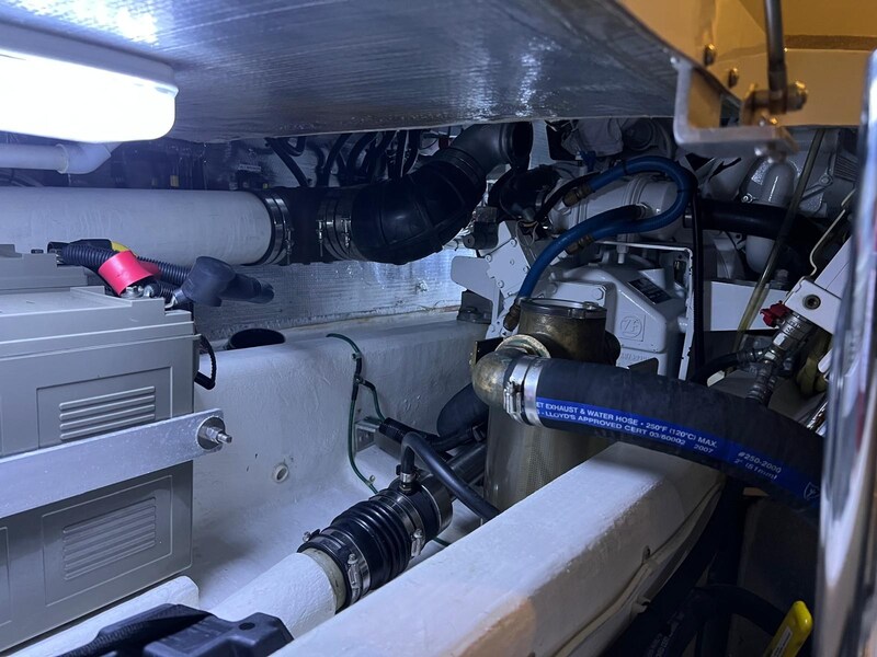 {I} Engine room San Juan Yachts SJ40 FB