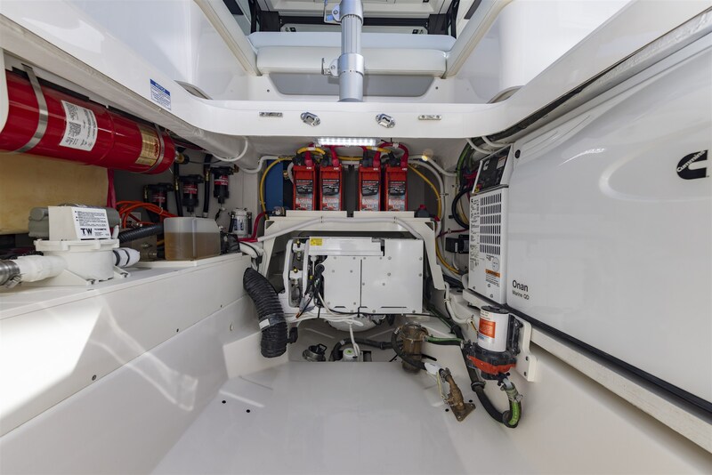 {I} Technical lazzarette Tiara Yachts 46LS