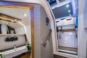 Tiara 38 LS head Tiara Yachts 38 LS