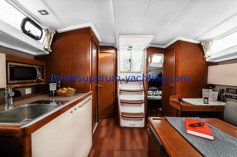 1.-happy-living-interior-1024x682 Beneteau Oceanis 38
