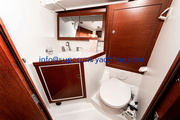 23.-theia-bathroom-1-1-1024x682 Beneteau Oceanis 45