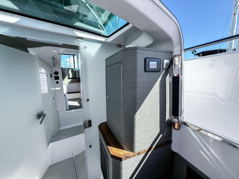  Axopar 37 Cross Cabin