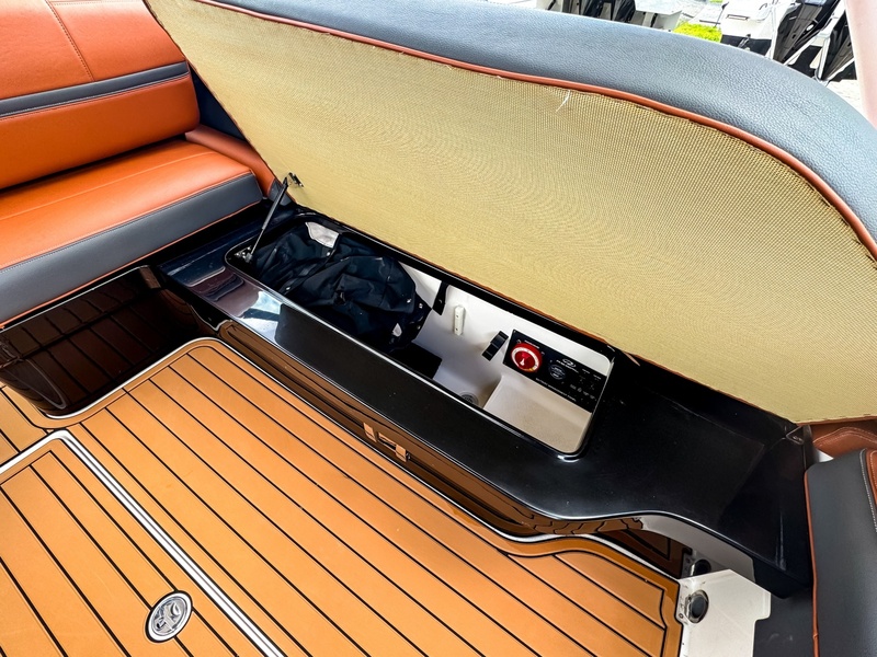  Regal 2800 Bowrider