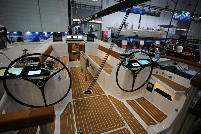 Cockpit Dragonfly 36 - World premiere at boot Düsseldorf 2025